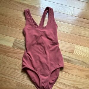 ARQ Cleo Leo in Rose Quartz